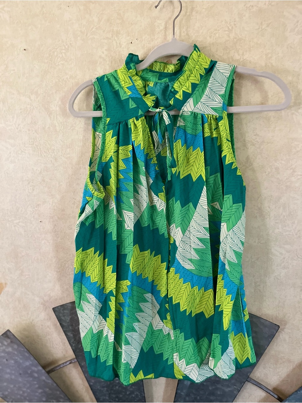Sleeveless Green Patterned Tie-Neck Blouse